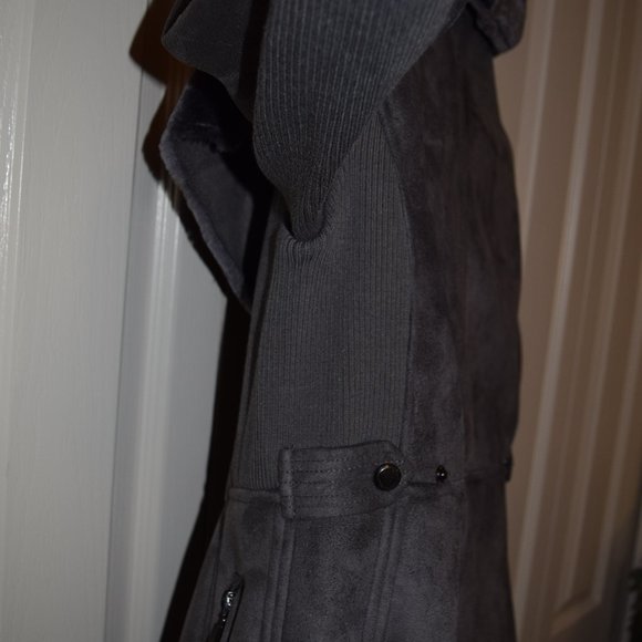 Women's Gray Faux Fur Collar Coat - Picture 11 of 14